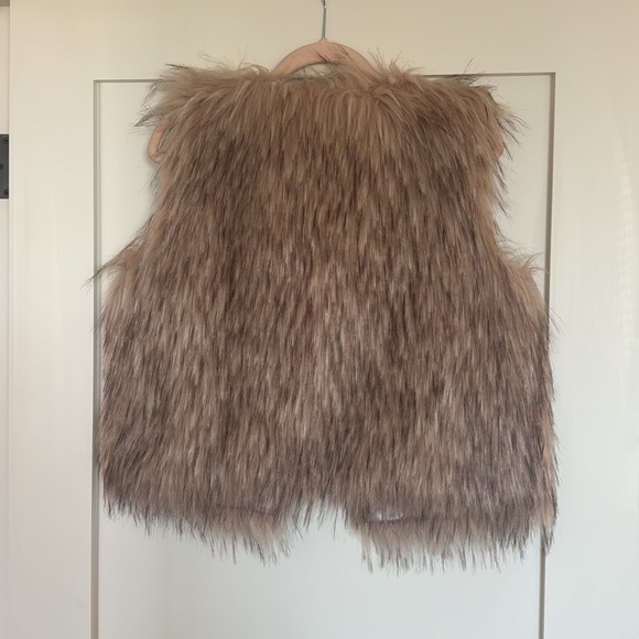 Barbarella Faux Fur Vest - Picture 6 of 6